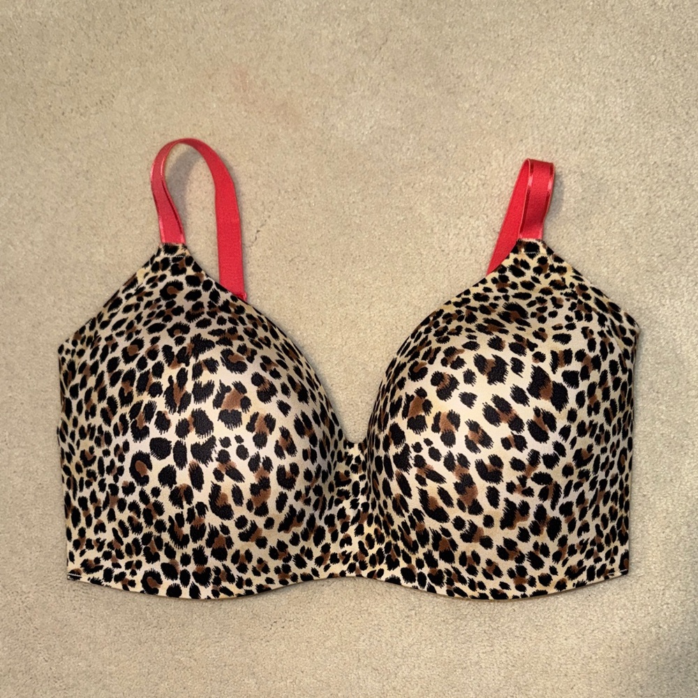 Knix Betsy Johnson X - V neck Leopard Print Bra with Red Straps. Size 7+